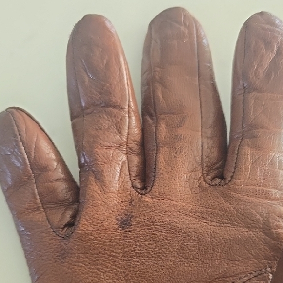 Isotoner Cashmere Lined Brown Leather Gloves with Faux Fur Cuff - Picture 5 of 8